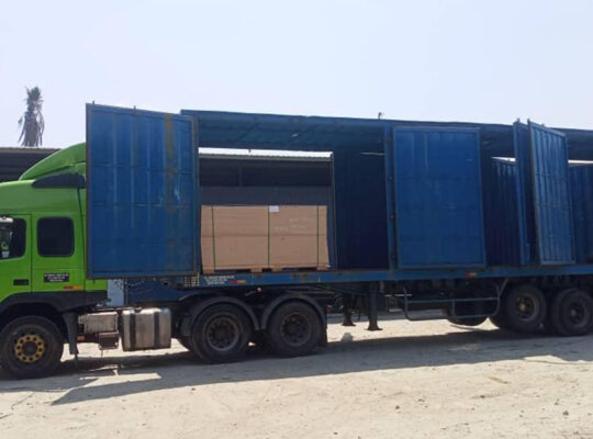 CURTAIN SIDER BOX TRUCK CARGOES 1